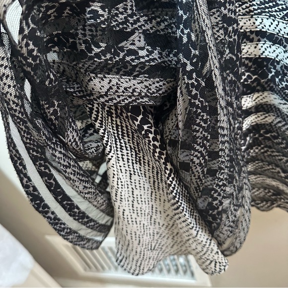 Parker Black and White Halter Fit and Flare Silk Dress Size Small - Picture 10 of 10